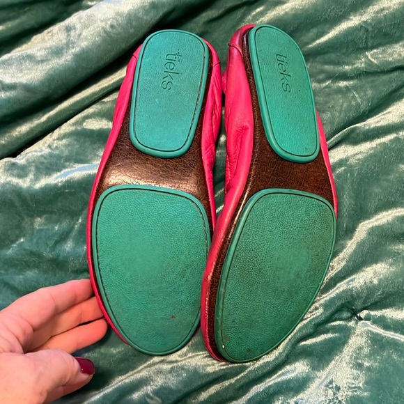 Tieks size 9 fuchsia - Picture 2 of 6